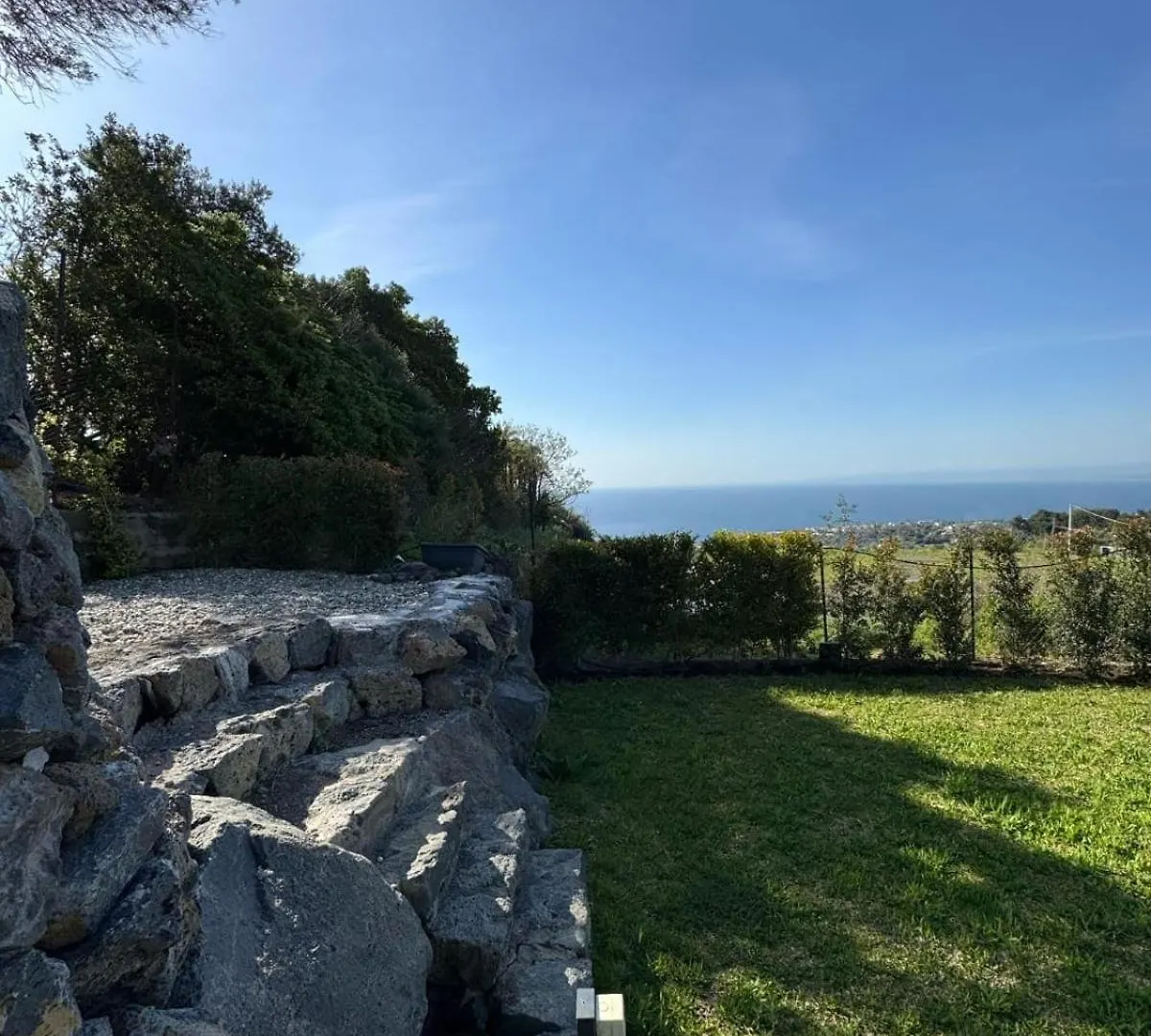 Villa Monterosso, Acicastello Aci Castello